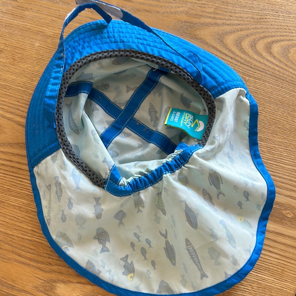 Infant sun hat - Picture 2 of 3